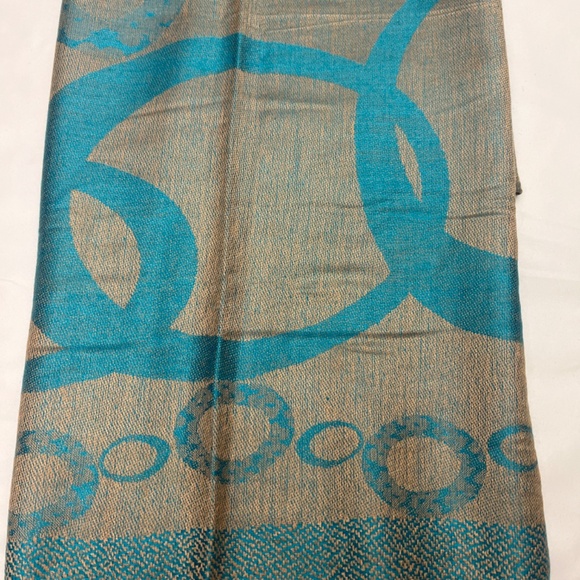 New, Never Worn, Gorgeous Pashima Scarf. Reversible. 72” by 28”. - Picture 3 of 9
